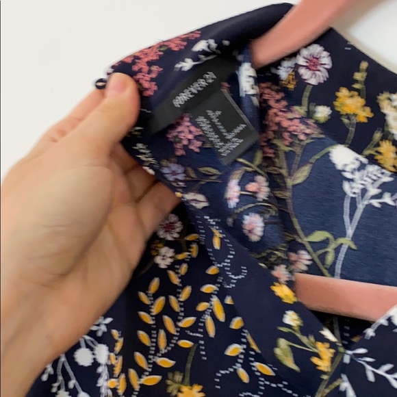 Forever 21 mock neck floral top - Picture 5 of 5